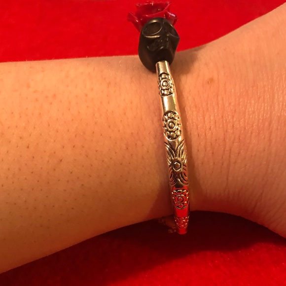 Skull 💀 & Rose 🌹 Bracelet!! - Picture 2 of 3